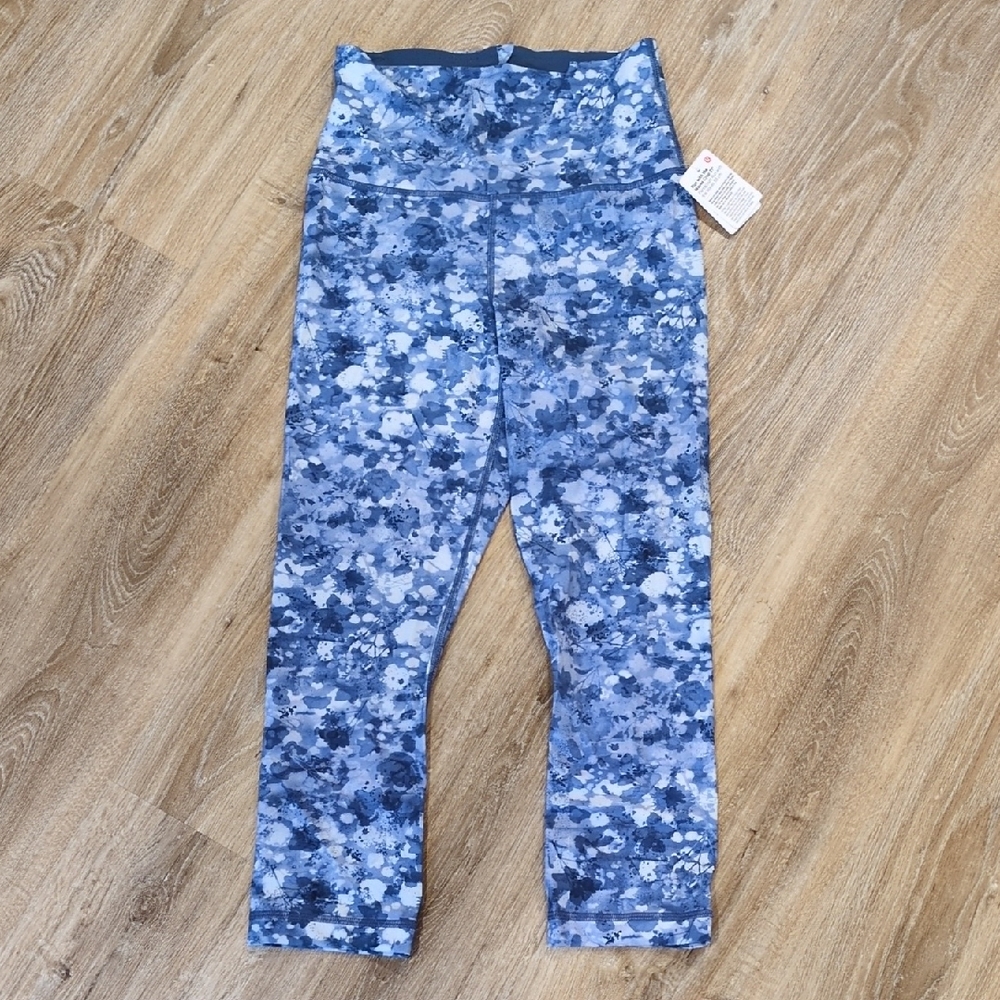💙❤️ NWT Lululemon Women's "run with waves" Blue Patterned Leggings size 6 💙❤️